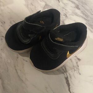 Nike Kids Black and Gold Sneakers